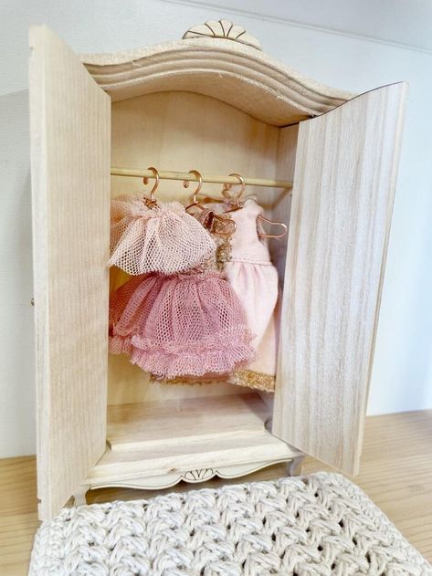 Wardrobes / Cupboards Lights Boho, Dollhouse Modern, Rattan Light, Mini Suitcase, Modern Dolls House, Barbie Dollhouse, Modern Dollhouse Furniture, Belfast Sink, Linen Cupboard