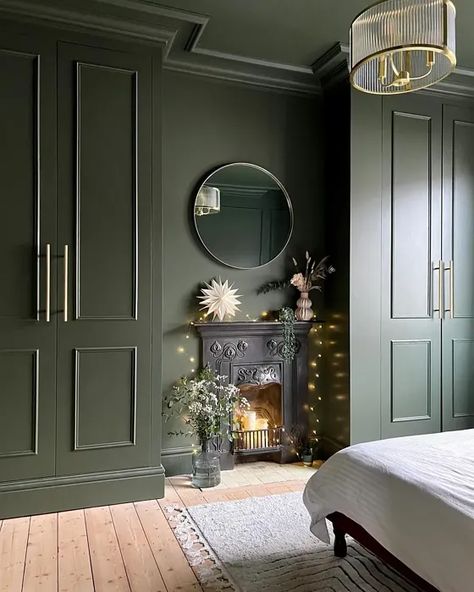 Benjamin Moore Vintage Vogue bedroom review Color Drenching, Statement Bedroom, Minton Tiles, Moody Bedroom, Project Planning, Edwardian House, Bedroom Wardrobe, Interior Design Diy, Bedroom Green