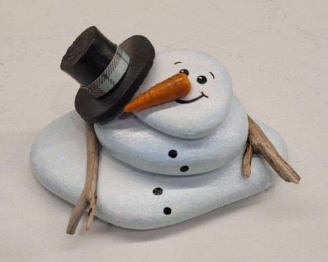 Melting Snowman Drawing, Melted Snowman Craft, Stones Pictures, Rock Crafts Diy, Rock Projects, Christmas Pebble Art, Melting Snowman, Stone Pictures Pebble Art, Painted Snowman