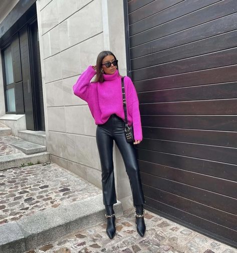 Pink Sweater Outfit Winter, Hot Pink Sweater Outfit, Pink Sweater Outfit, Winter Sweater Outfits, Looks Jeans, Hot Pink Sweater, Look Rose, Zara Jumpsuit, Zara Mini