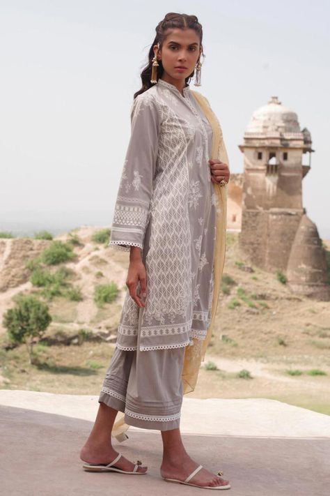 Pakistani Kurta Designs, Emboss Printing, Nida Azwer, Desi Dress, Casual Attire For Women, Pakistani Dress, Pakistani Wedding Dresses, Pakistani Dress Design, Net Dupatta