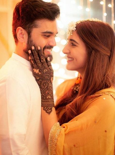 Mehendi Photoshoot, Husband Photos, Bride Fashion Photography, Mehendi Photography, Groom Photoshoot, Pre Wedding Photoshoot Outfit, Mehndi Ceremony, Bridal Photography Poses, Indian Wedding Couple Photography