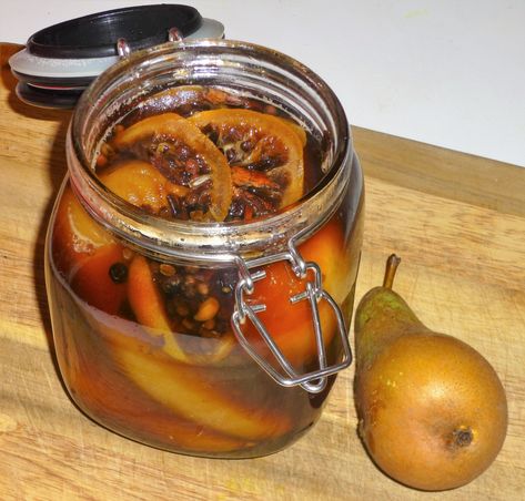 Christmas Prep - Spiced Pickled Pears for Cheese and Cold Meats Recipe Meats Recipe, Pickle Appetizer Recipes, Spiced Pears, Pickled Pears, Pickled Fruit, Preserving Recipes, Homemade Ham, Food Preserving, Produce Recipes