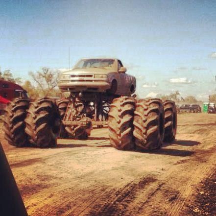 Nice Mud Trucks, Car Memes, Terrain Vehicle, Rock Crawler, 4x4 Trucks, Gmc Trucks, Meme Template, Lifted Trucks, Monster Truck