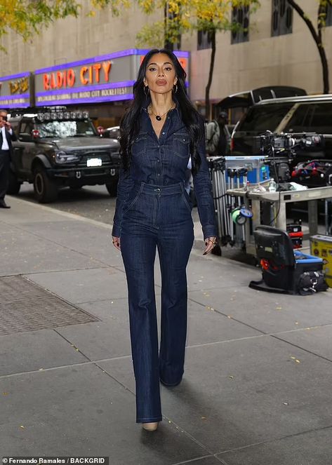 Nicole Scherzinger displays her enviable figure in a fitted denim jumpsuit as she grabs dinner at trendy Italian restaurant in NYC | Daily Mail Online Jean Jumpsuit Outfit, Jumpsuit Outfit Fall, Dinner In Nyc, Jean Jumpsuit, Kaitlan Collins, Fashion Paparazzi, Coleen Rooney, Sunset Boulevard, New York Photos