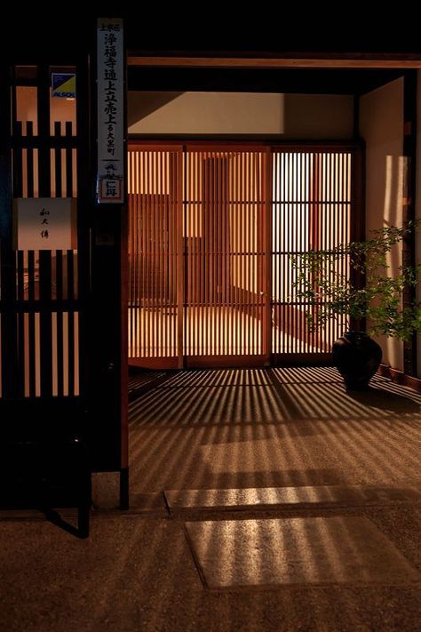 Modern Japanese Interior, Japan Interior, Japanese Plants, Japanese Home Design, Interior Design Minimalist, Japanese Style House, Japanese Interiors, Japanese Interior Design, Japanese Decor