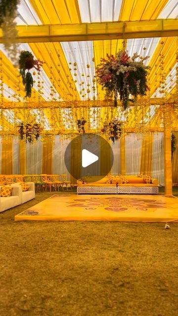 Haldi And Sangeet Decoration, Wedding Decor Tent Ideas, Haldi Sangeet Decoration, Haldi Decorations Ideas, Traditional Haldi Decor, Haldi Decoration Ideas Outdoor, Haldi Mehandi Decoration, Wedding Haldi Decoration, Sangeet Decoration Ideas