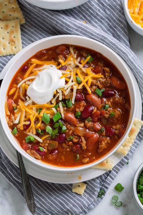 60 Best Ground Beef Recipes - Easy Ground Beef Dinners Chili Bowl Recipe, Red Chili Recipes, Best Slow Cooker Chili, Slow Cooker Chilli, Slow Cooker Chili Easy, Ground Beef And Noodles, Chicken Breast In Air Fryer, Slow Cooker Chili Recipe, Mayo Salad