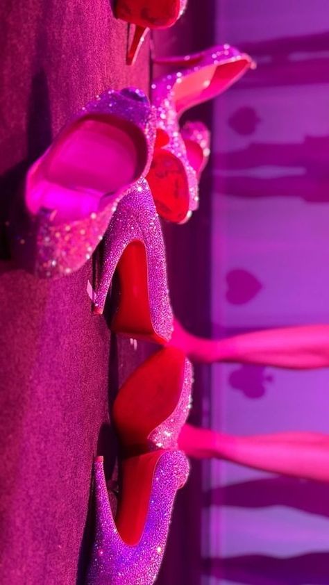 Crazy Horse Paris (@crazyhorseparis_official) • Fotos y videos de Instagram Crazy Horse Paris, Crazy Horse, Mood Board, Hot Pink, Horses, Paris, Pink, Quick Saves, Instagram