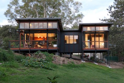 Small House Samford Valley Small House Australia, Stilt Home, Pole House, Granny Flats, Design Homes, Building Aesthetic, Steel Framing, House On Stilts, Casa Container