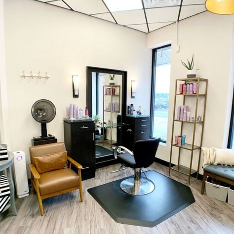 Salon Suite Decor Small Spaces, Makeup Studio Interior, Salon Goals, Salon Suite Decor, Suite Decor, My Salon Suite, Business Hair, Hair Salon Furniture, Salon Suites Decor