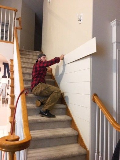 Shiplap Staircase Wall, Stairway Wall Ideas, Shiplap Staircase, Shiplap Hallway, Room Decor Creative, Stairway Walls, Stairwell Wall, Wooden Accent Wall, Shiplap Wall Diy