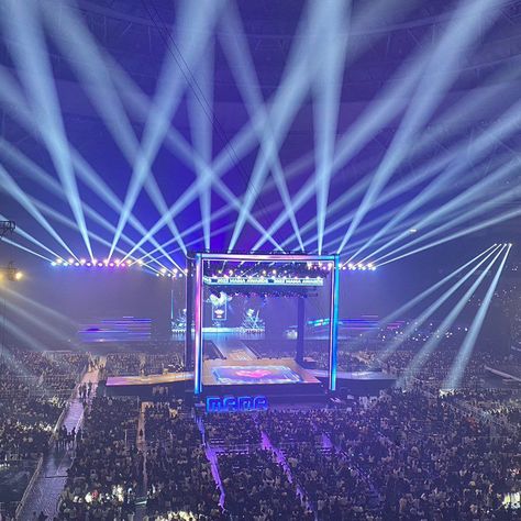 Kpop Award Show Aesthetic, Mama Awards Stage, Mama 2024 Kpop, K Pop Award Show, Korean Award Show, Award Show Stage, Kpop Award Show, Kyocera Dome Osaka, Kpop Awards