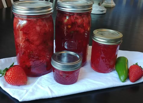 Jalapeno Strawberry Jam Strawberry Jalepeno Recipes, Strawberry Pepper Jam, Strawberry Jalapeno Jelly Recipe, Jalapenos Recipes, Jelly Ideas, Strawberry Jalapeno Jam, Jalapeño Jelly, Ground Cherry, Pepper Jelly Recipes