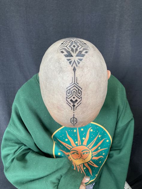 Dotwork and finelines on head for woman head tattoo, ethnic style, psychedelic ink by manus tattoo in barcelona Geometric Head Tattoo, Woman Head Tattoo, Head Tattoo Design, Traditional Man, Ethnic Tattoo, Geometric Tattoo Pattern, Scalp Tattoo, Anatomy Tattoo, Buddhist Tattoo