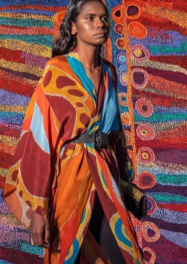 Aboriginal Traditional Clothing, Aboriginal Fashion, Indigenous Textiles, Aboriginal Clothing, Indigenous Australia, Australian Aboriginals, Being Social, Indigenous Fashion, Earthy Colours