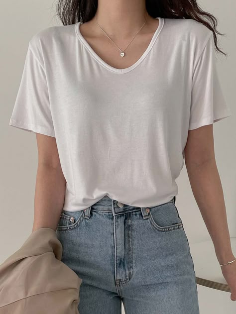 DAZY Solid V Neck Tee White Plain Tshirt Outfits, White Tees And Jeans Outfit, Womens Plain Tshirts, Simple White Tshirt Outfits, Basic White T Shirt Outfit, Basic Clothes For Women, V Neck White Tshirt Outfit, Basic Tee And Jeans Outfit, Plain White T Shirt Outfit