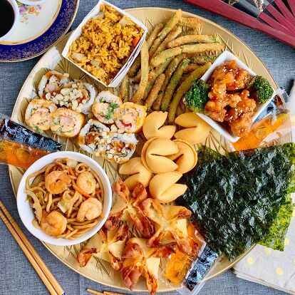 We're in the home stretch on Day 10 of our 12 Days of Grazing Boards series! And today's board is for all the families out there that celebrate the holidays at their favorite Chinese takeout spot. Whether it's a Christmas Eve tradition (like at my house), a Christmas Day tradition, or how you ring in the New Year; this special board is a fun way to add some wow factor to a humble meal.Today, we're making a Chinese Takeout Board!For this delicious board, we're taking all of our favori… Sushi Charcuterie Board Ideas, Types Of Sushi Rolls, Chicken Sushi, Crispy Green Beans, Chinese Dinner, Chinese Buffet, New Years Eve Food, Types Of Sushi, Space Food