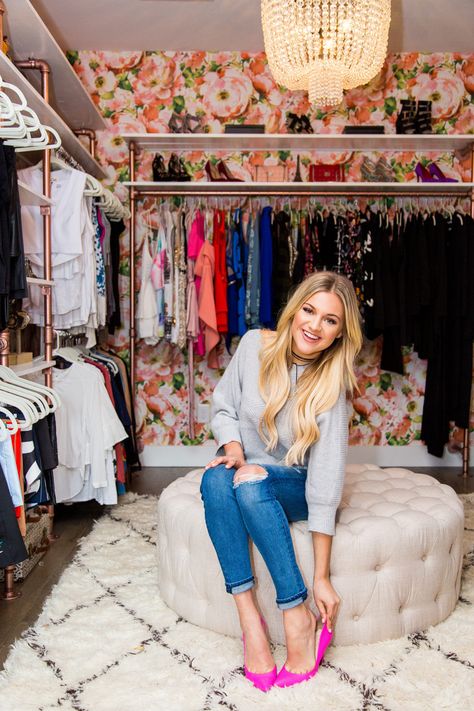 Vintage Dressing Rooms, Dream Dressing Room, Rose Gold Clothes, Interior Design Sites, Grammy Dresses, Pink Floral Wallpaper, Bar Inspiration, Online Interior Design Services, Kelsea Ballerini