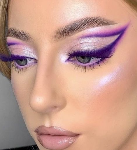 Advanced Makeup Looks, Purple Makeup Eyes, Makeup Looks Artistic, Bling Eye Makeup, Make Up Ideas Creative, Make Up Violet, Color Makeup Looks, Purple Eyeshadow Makeup, Maquillaje Cut Crease