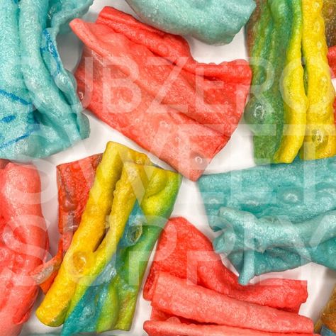 Freeze Dried Fruit Rollers, Freeze Dried Candy, Freeze Dried Fruit Snack, Fruit Roll Ups, Freeze Dried Sweet Treats, Candy Party Favors Candy Gummies, Freeze Dried Candy, Freeze Dryer, Dried Candy, Candy Lollipops, Dried Fruit Snacks, Sharing With Friends, Fruit Roll, Freeze Dried Fruit