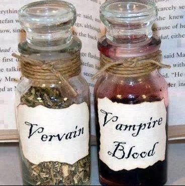 Vervain or vampire blood. Supernatural Wedding, Vampires Art, Spooky Apothecary, Vampire Theme Party, Tvd Merch, Vampire Party, Vampire Blood, Baba Jaga, Vampier Diaries