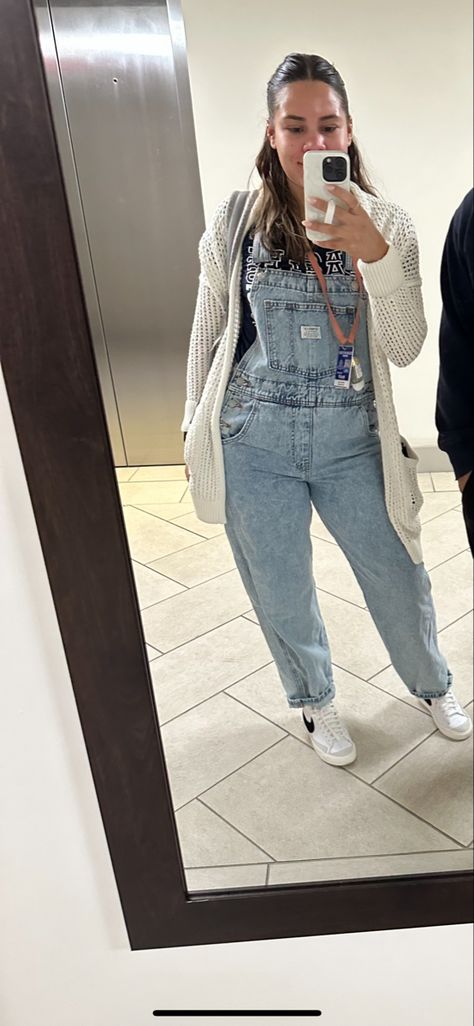 Nike Blazer Teacher Outfit, Overall Teacher Outfit, Overalls Outfit Teacher, Teacher Overalls Outfit, Outfit Overall, Class Fits, Nike Blazers Outfit, High Top Nike, Teacher Fits