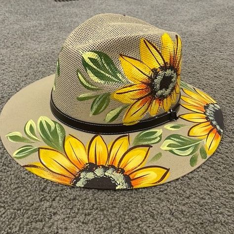 Hat Painting Diy, Painting Hats Ideas, Painting On Hats, Painted Hats Diy, Painted Hats For Women, Painting Hats, Hat Painting, Fabric Colour Painting, Hat Burning