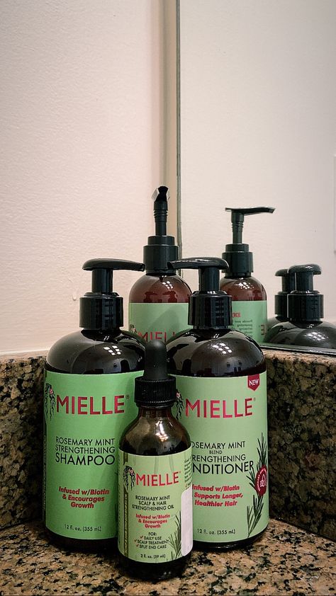 Aesthetic Curly Hair Products, Natural Hair Care Products Aesthetic, Hair Supplies Aesthetic, Natural Hair Products Aesthetic, Curly Hair Care Aesthetic, Curly Hair Products Aesthetic, Hair Products Black Women, Hair Care Black Women, Mielle Rosemary Mint