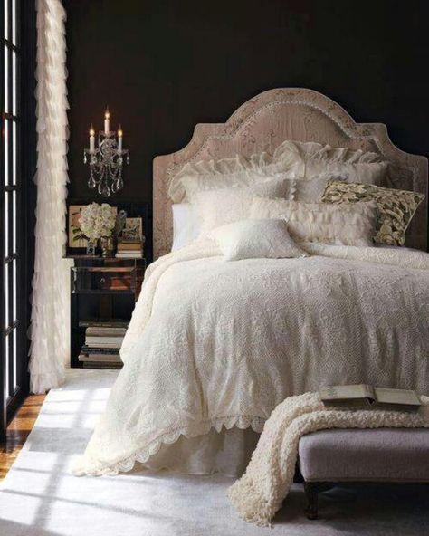 Vintage Sultry Bedroom, Romantic Bedroom Design, Romantic Bedrooms, Elegant Bedroom Decor, Casa Vintage, Romantic Home Decor, Romantic Bedroom, Couple Bedroom, Vintage Bedroom