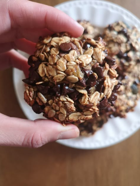 Cookies bananes, avoine et chocolat – Cuisine anti gaspi ! Chocolate Chip Lactation Cookies, Healthy Lactation Cookies, Cookie Healthy, Peanut Butter Banana Oats, Cookies Banane, Oat Chocolate Chip Cookies, Lactation Cookies Recipe, Biscuits Diététiques, Chocolate Chips Cookies