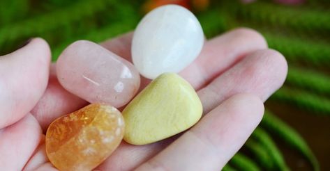 Power & Benefits of Azeztulite : Azeztulite is a colourless or white type of quartz that has ... Azeztulite Meaning, Gemstone Meanings, Crystals Stones, Chronic Condition, Solar Plexus Chakra, Plexus Products, Crystals And Gemstones, Crystal Healing, How To Use