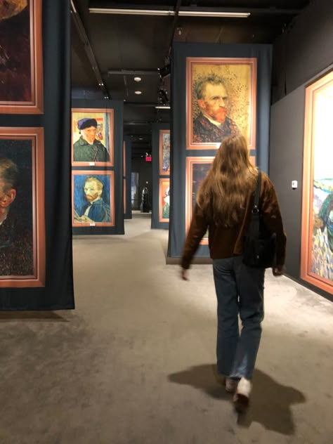 Muesem Girl, Museum Photo Ideas, Art Museum Aesthetic, Museum Aesthetic, Mysterious Girl, Artist Aesthetic, Vision Board 2023, Downtown Girl, Teenage Dream