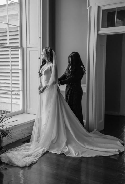 Mother Daughter Getting Ready Wedding, Mom Zipping Wedding Dress, Getting Ready With Mom Wedding, Mother Zipping Wedding Dress, Mom Helping Bride With Dress, Mom Daughter Wedding Photos, Mom And Daughter Wedding Pictures, Bride And Mom Pictures, Mother Daughter Wedding Photos