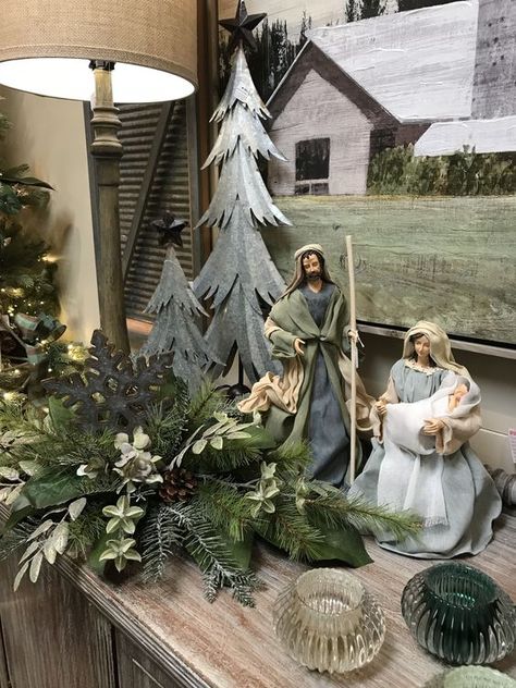 Christmas Nativity Scene Display, Decorating For Christmas, Christmas Flower Arrangements, Christmas Floral Arrangements, Beautiful Christmas Decorations, Christmas Decor Inspiration, Christmas Centerpieces Diy, Country Christmas Decorations, Christmas Mantel Decorations