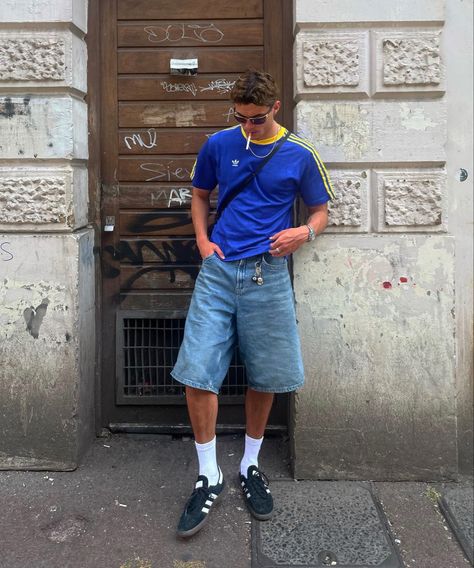 Europe Fall Outfits, Trendy Boy Outfits, Street Fashion Men Streetwear, Mens Outfit Inspiration, Cool Outfits For Men, Fendi Shoes, Men Fashion Casual Outfits, Streetwear Men Outfits, Summer Outfits Men