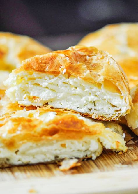 This delicious savory cheese pie is truly a treat. A must try! Super simple to make with puff pastry. Cheese Pie Recipe, Christmas Main Dishes, Macedonian Food, Romanian Recipes, Jo Cooks, Savory Cheese, Italian Pastry, Cheese Pie, Savory Pastry