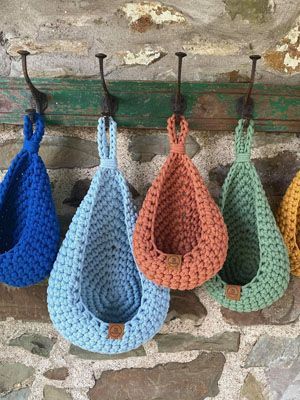 Crochet Plant Hanger, Double Crochet Decrease, Crochet Hanging, Crochet Storage Baskets, Diy Crochet Patterns, Crochet Storage, Crochet Decrease, Basket Pattern, Crochet Plant