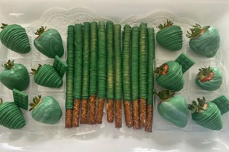 Pretzel Rods & Fresh Strawberries dipped into green chocolate Green Chocolate Strawberries, Green Pretzel Rods, Green Pretzels, Chocolate Covered Pretzel Rods, Chocolate Covered Treats, Pretzel Rods, Quince Ideas, Birthday Inspo, Chocolate Pretzels