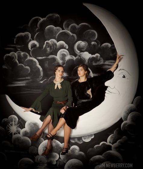 Moon Backdrop, Photo Cutout, Photo Zone, American Photo, Casa Halloween, Moon Setting, Shoot The Moon, Moon Wedding, Paper Moon