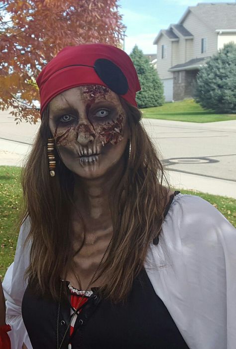 Zombie Costume Scary, Zombie Pirates Costume, Real Zombies Pictures, Undead Pirate Makeup, Creepy Zombie Makeup, Creepy Pirate Makeup, Pirate Cosplay Makeup, Zombie Sfx Makeup Gore, Zombie Pirate Makeup