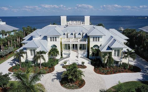 Harmon - Beach Estate driveway | bởi The Sater Group, Inc. Beach Mansion Floor Plan, Beach Mansion Exterior, Beach House Mansion, Estate Driveway, Coastal Mansion, Large Beach House, Beach House Luxury, Coastal Home Exterior, Florida Mansion