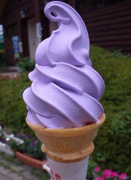 Purple Ice Cream Purple Ice Cream, Purple Desserts, Potato Face, Photowall Ideas, Trim Healthy Recipes, Lavender Ice Cream, Violet Aesthetic, Yogurt Ice Cream, Purple Food