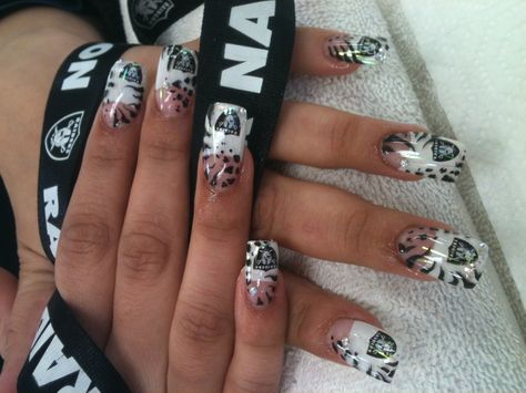 Go Raiders!!!!! Raiders Nails, Nfl Nails, Sports Nails, Football Nails, Unicorn Nails, Diy Acrylic Nails, Cute Nail Art Designs, Nail Candy, Sparkle Nails