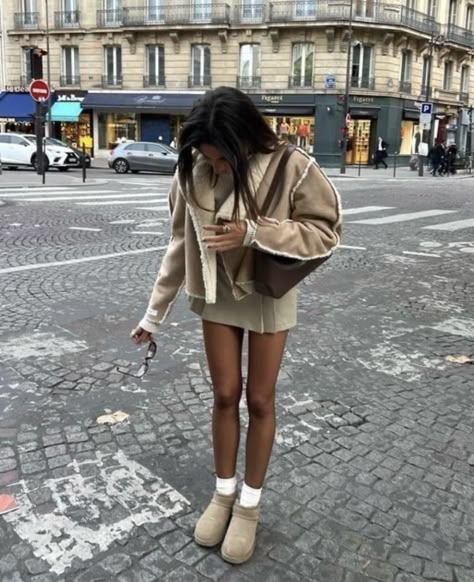 Beige Mini Skirt Outfit, Fall California, Dinner Outfit Fall, Clothing Basics, Aesthetic Overalls, Outfit With Uggs, Uggs Outfits, Australian Winter, Pumpkin Stand