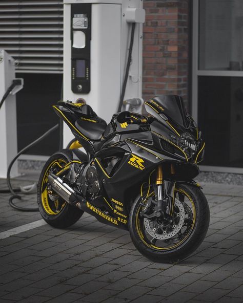 Motorcycle Suzuki Gsxr, Suzuki Gsx 8r, 600cc Sport Bikes, Suzuki Gxr600, Suzuki Gsx 600, Suzuki Bike, Biker Romance, Suzuki Gsxr 600, Suzuki Bikes