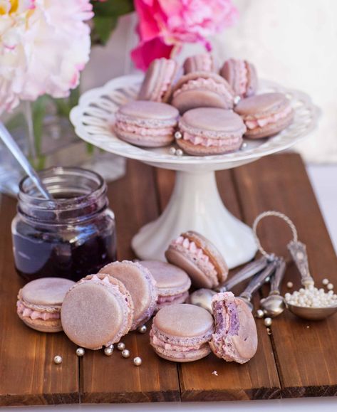 Flavored Macarons, Purple Picnic, Best Macaron Recipe, French Macarons Recipe, Cookie Stand, Macaron Recipes, Wine Flavors, Wine Grape, How To Make Macarons