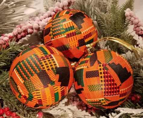 Assortment of Holiday ornaments adorned with vibrant African Ankara print fabric for an Afrocentric or eclectic flair. These ornaments are sure to add lots of character to your tree or holiday decorating this year. Great for Christmas or Kwanzaa, decorating or gift giving. Set includes 3 large ball ornaments, each approximately 100mm (4 inches) in diameter. Each ornament is lovingly handcrafted and thus there are no two that are exactly alike. Diy Kwanzaa Decorations, African Ornaments, Kwanzaa Colors, Kwanzaa Party, Kwanzaa Decorations, Decorative Bowl Filler, African Christmas, Cute Ornaments, Happy Kwanzaa