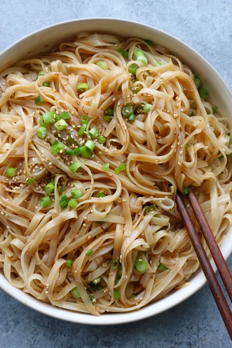 Longevity Noodles for Chinese New Year! These are a popular dish to make, along with dumplings, fish, spring rolls and sweet rice balls. Longevity Noodles Chinese, New Years Noodles, Rice Noodle Side Dish, Longevity Noodles Recipe, Chinese New Year Noodles Recipe, Chinese Rice Noodles, Longevity Noodles, Hot Recipes, Wok Recipes