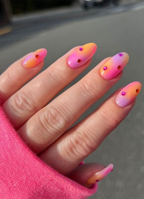 Nails Archives - Page 5 of 381 - Fabmood | Wedding Colors, Wedding Themes, Wedding color palettes Summer Nails For Teens, Nails For Teens, Aura Nails, Airbrush Nails, Colorful Nails, Vacation Nails, Orange Nails, Minimalist Nails, Manicure Y Pedicure